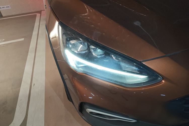 Used Ford Focus Active 2020 EcoBoost 180 Automatic Titanium Edition Right Front Headlight