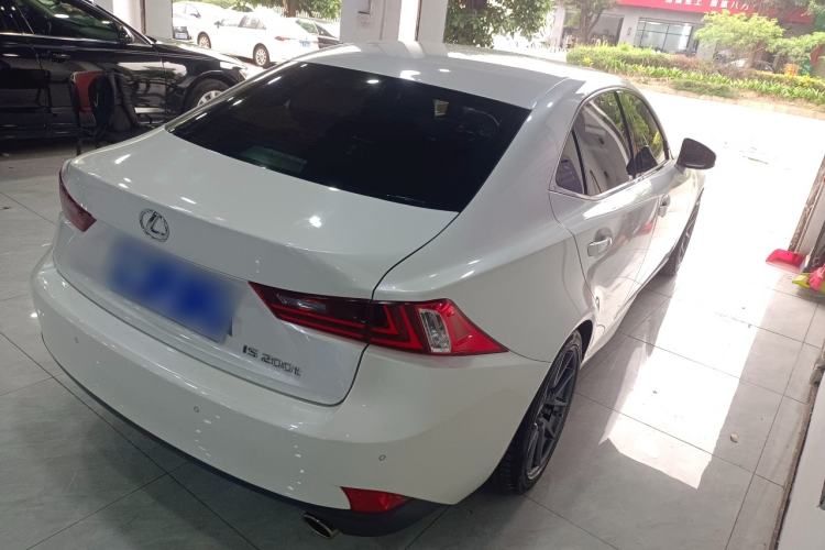 Used Lexus IS 2015 200T Leading Edition
