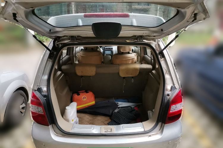 Used Nissan Livina 2010 Jingyue Edition 1.6L Manual All-Around Model Trunk