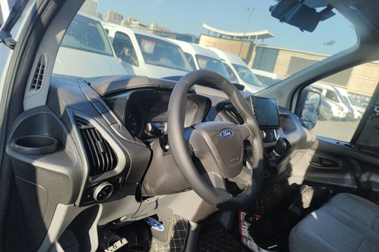 Used Ford Transit 2019 2.0T Diesel Multi-Purpose Commercial Vehicle Mid-Drive Mid-Roof 6-Seater China VI Standard
