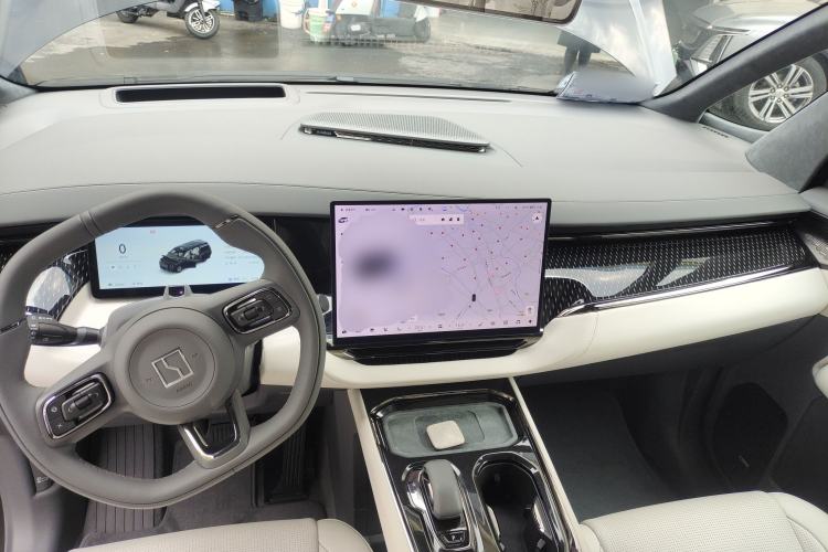 Used Zeekr 009 2024 Six-Seat Executive Version 4WD 108 kWh Center Console