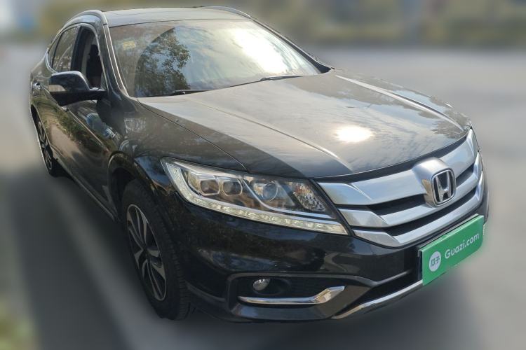 Used Honda Crosstour 2014 3.0L AWD Prestige Navigation Edition Front Right 45 Deg