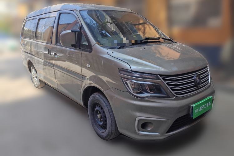 Used FORTHING Lingzhi 2022 M5L 1.6L Utility Model 7 Seats Front Right 45 Deg