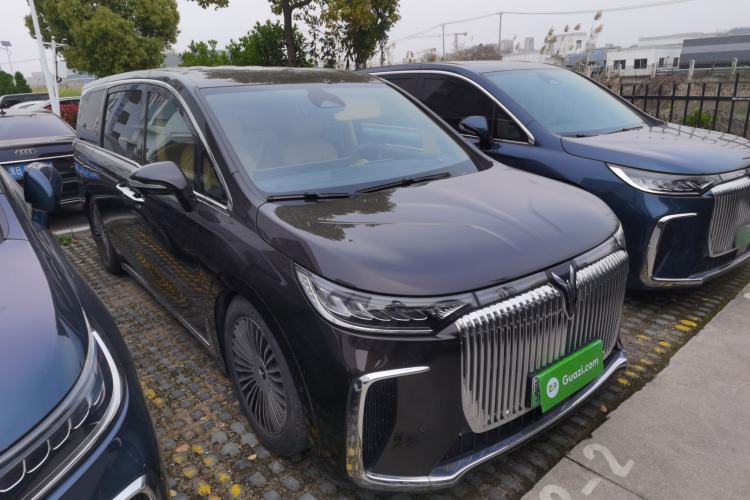 Used VOYAH Dream 2025 PHEV Four-Wheel-Drive Flagship Kunpeng Edition Front Right 45 Deg