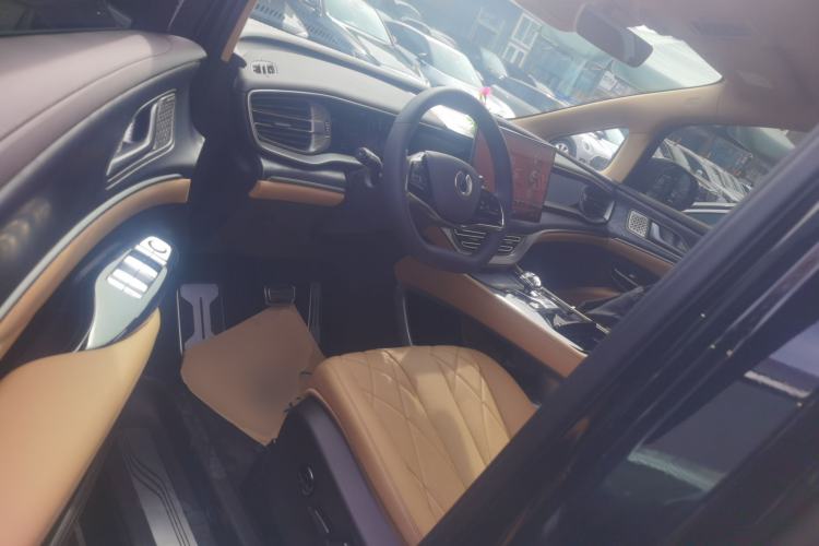 Used Denza D9 2025 DM-i Smart Drive 1020 Four-Wheel Drive Deluxe Model
