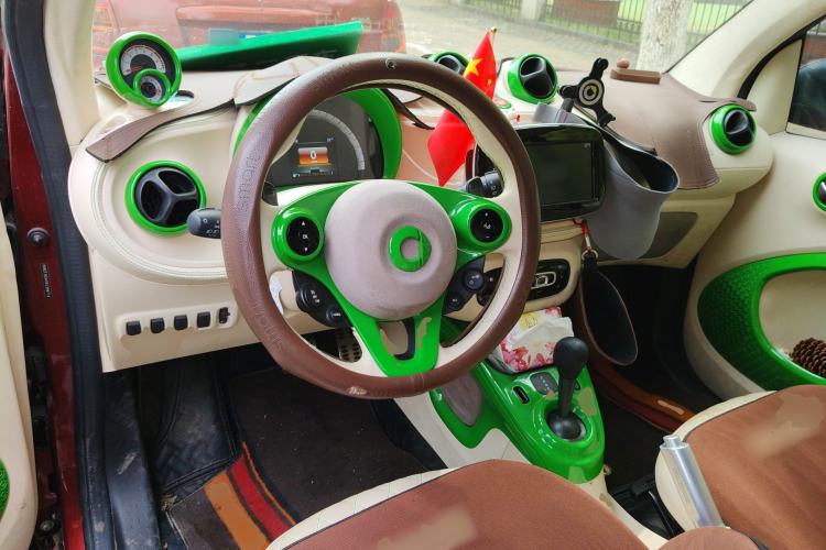 Used smart fortwo 2019 0.9T 66kW Red Instant Special Edition China VI Center Console