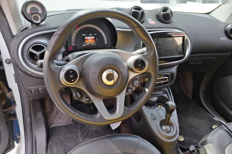 Used smart fortwo 2019 0.9T 66kW Hardtop Pioneer Edition China VI Steering Wheel
