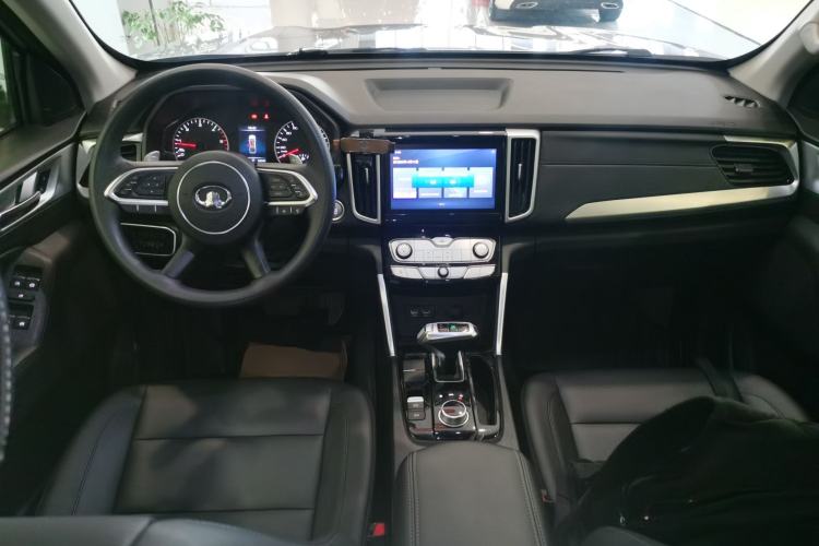 Used Great Wall Poer 2021 2.0T Commercial Version Automatic Diesel Two-Wheel Drive Elite Trim with Long Bed – GW4D20M Center Console