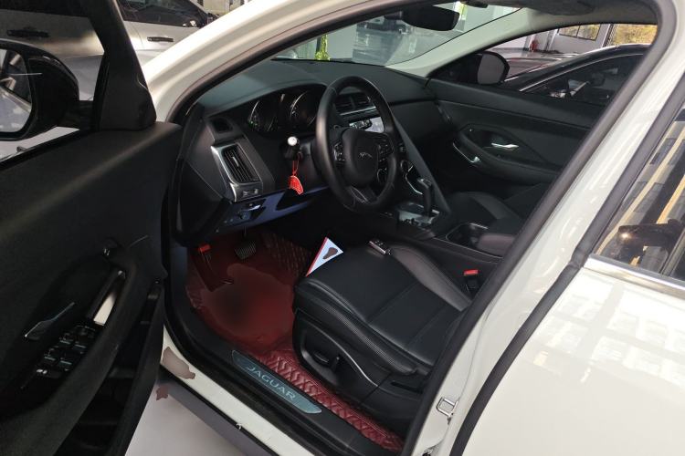 Used Jaguar E-PACE 2018 P200 S China VI Driver Seat