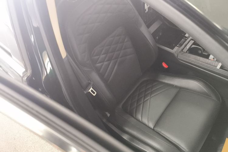 Used Jaguar XFL 2022 XFL 2.0T P250 Two-Wheel-Drive Prestige Luxury Edition Right Front Seat