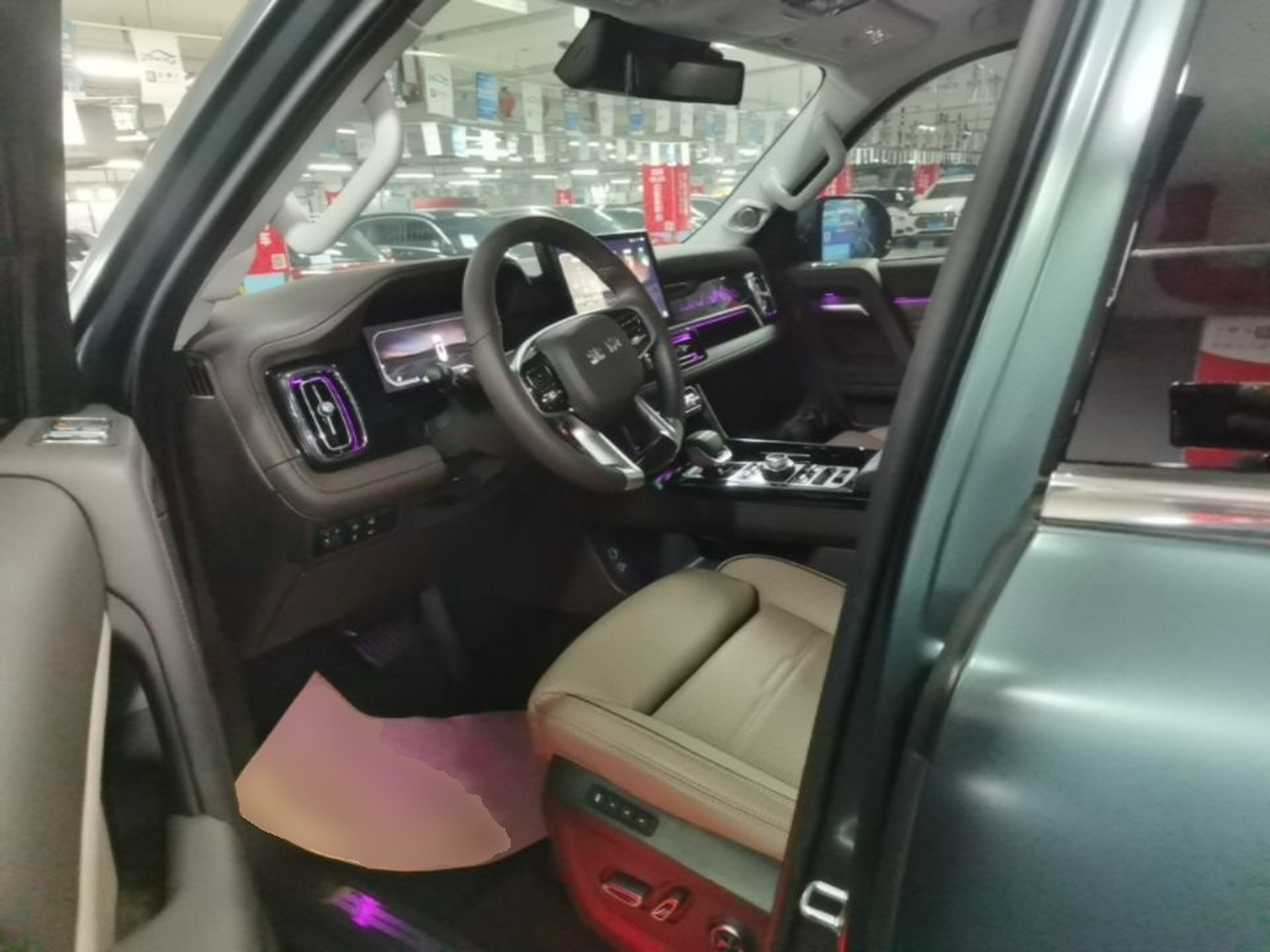 المقاعد الأمامية داخل السيارة