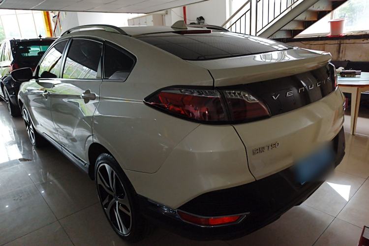 Used Venucia T90 2017 2.0L CVT Leading Edition