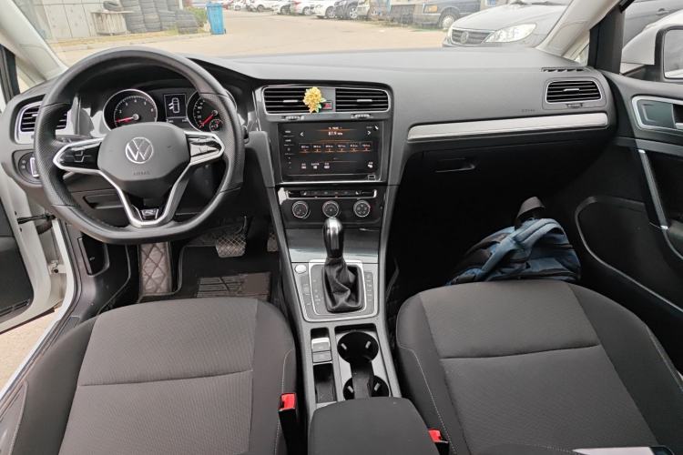 Used Volkswagen Golf 2020 Zhiai Edition 200TSI DSG Comfortable & Ambitious Version Center Console