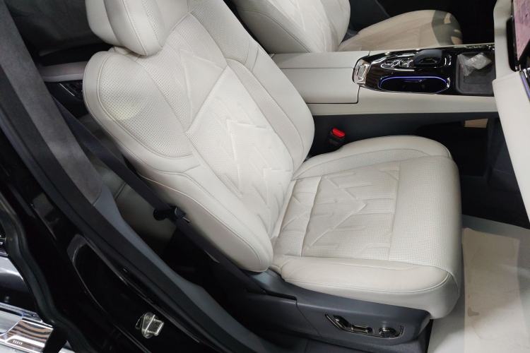 Used Zeekr 009 2024 7-Seater Aisle Version 108 kWh Right Front Seat