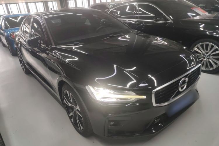 Used Volvo S60 2020 T5 Zhiya Sport Edition Front Right 45 Deg