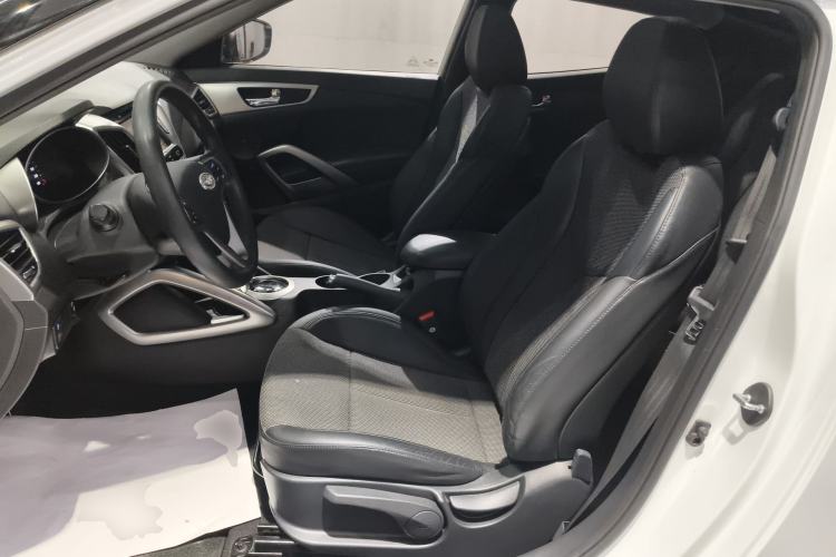 Used Hyundai Veloster 2011 1.6L Automatic Luxury Edition Left Front Seat