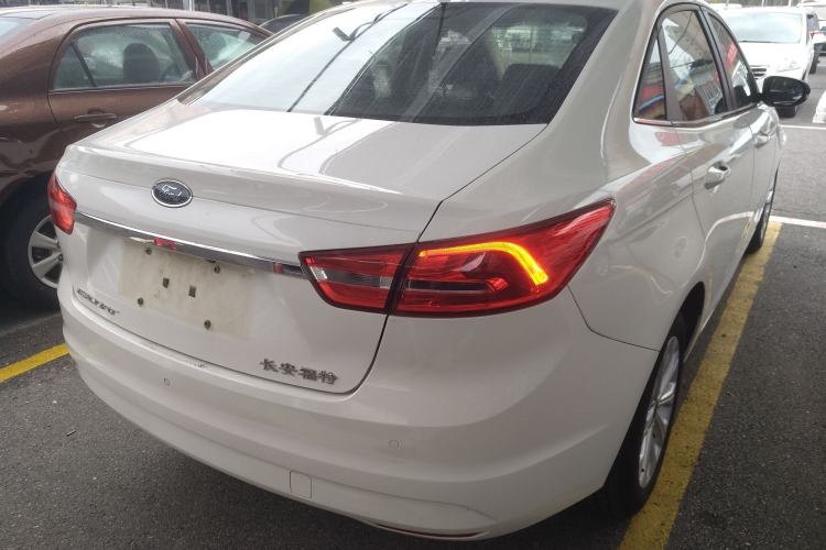 Used Ford Escort 2015 1.5L Manual Fashion Edition
