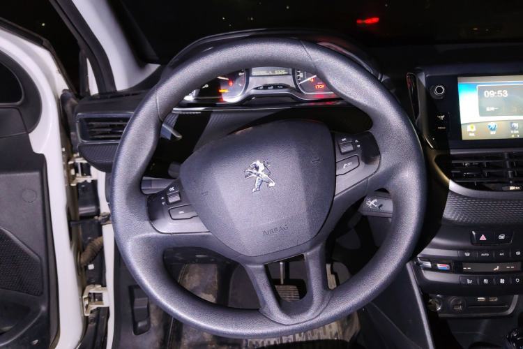 Used Peugeot 2008 2014 1.6L Automatic Fashion Edition Steering Wheel