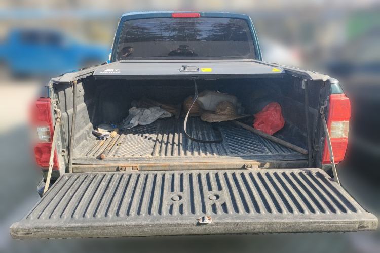 Used Dongfeng Ruichi 2017 2.5T Diesel Two-Wheel Drive Standard Version ZD25T5 Trunk