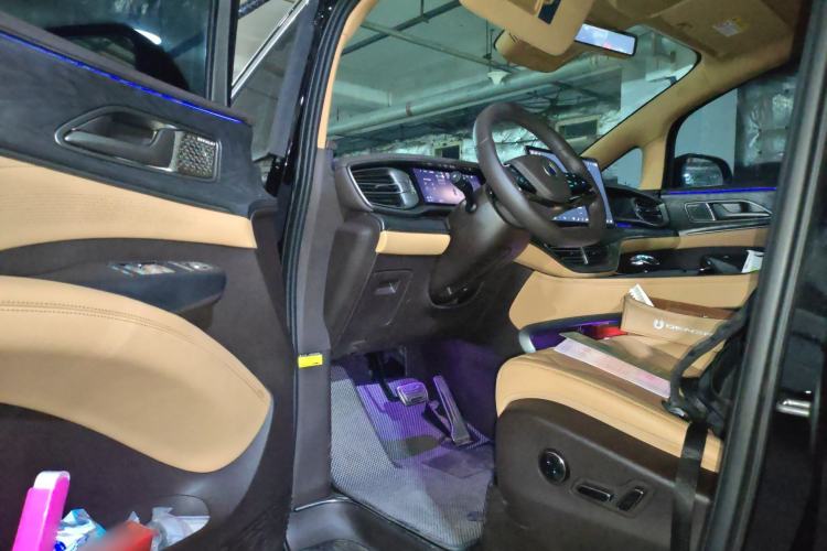 Used Denza D9 2025 DM-i Intelligent Drive 1020 Four-Wheel Drive Prestige Model