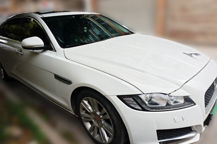 Used Jaguar XFL 2017 XFL 2.0T 240PS Luxury Edition Front Right 45 Deg