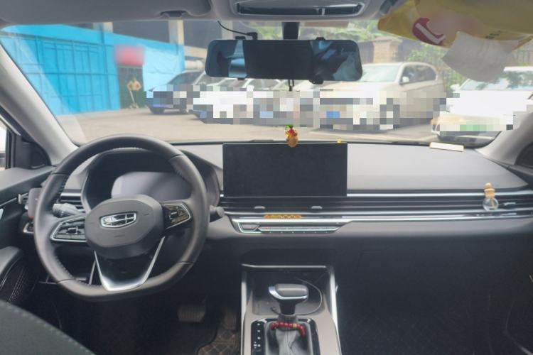 Used Geely Auto Emgrand 2023 4th Generation Champion Edition 1.5L CVT Prestige Model Center Console