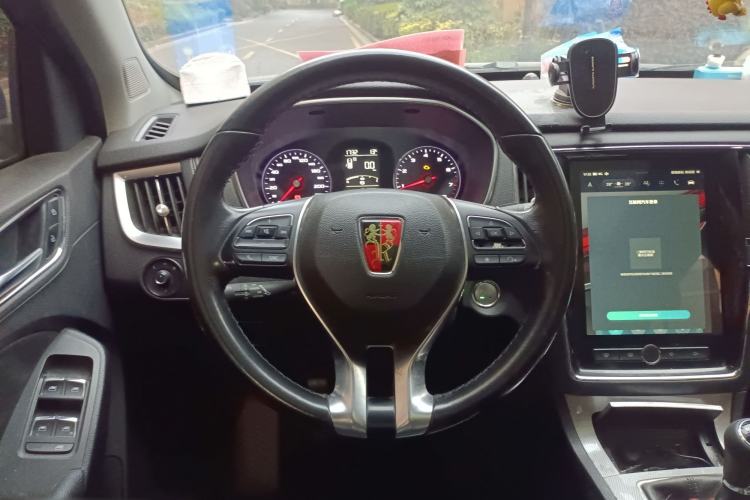 Used Roewe RX5 2018 20T Two-Wheel Drive Manual Internet Smart Edition