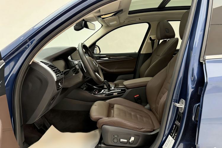 Used BMW X3 2021 xDrive30i Luxury Model with M Sport Package Interior 4