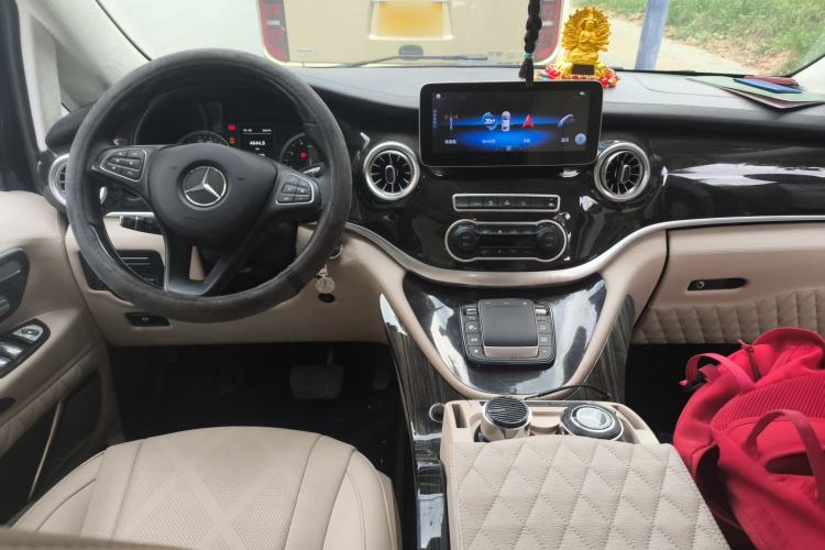 Used Mercedes-Benz Vito 2021 2.0T Elite Version 7 Seats Center Console