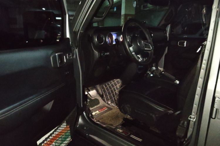 Used Jeep Wrangler 2018 2.0T Sahara Four-Door Edition
