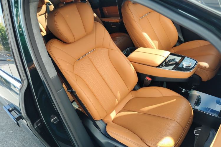 Used Geely Galaxy LEVC L380 2024 140-Degree 6-Seater All-Wheel-Drive Ultra