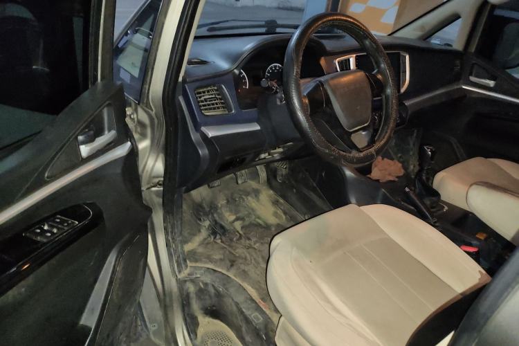 Used FORTHING Lingzhi 2022 M5L 2.0L Utility Model 7 Seats Driver Seat