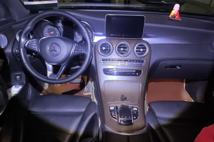 Used Mercedes-Benz GLC 2017 GLC 260 4MATIC Luxury Model Center Console
