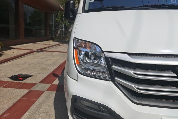 Used SAIC MAXUS Xintu V80  Right Front Headlight