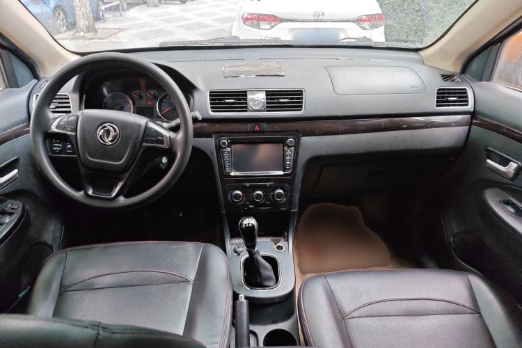 Used Dongfeng Fengon 360 2015 1.3T Diesel Manual Luxury 7-Seater Center Console