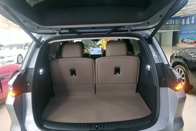 Used Li Auto i8 2025 Model Standard Version
