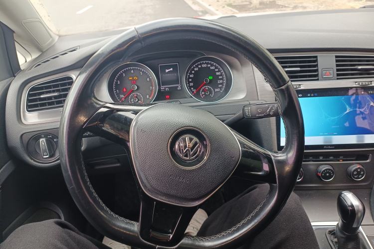 Used Volkswagen Golf 2015 1.4TSI Automatic Comfort Model
