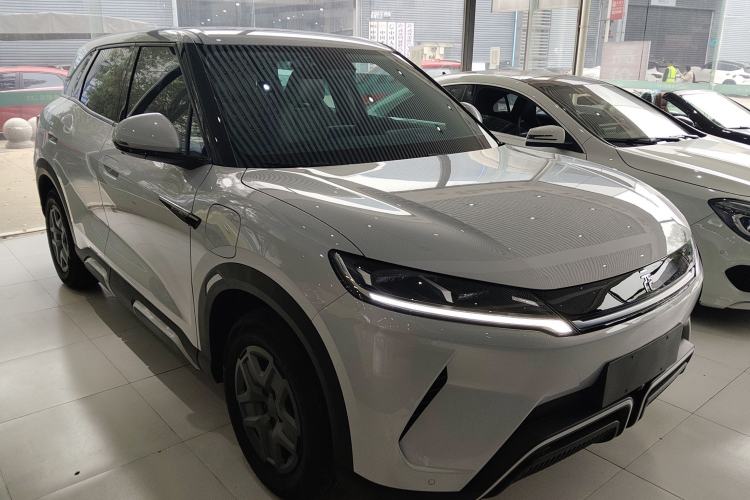 Used BYD Yuan UP 2024 401 km Active Version Front Right 45 Deg