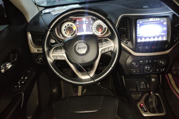 Used Jeep Cherokee 2017 2.0L Superior Edition
