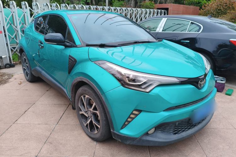 Used Toyota C-HR 2018 2.0L Luxury Sunroof Version China VI Standard