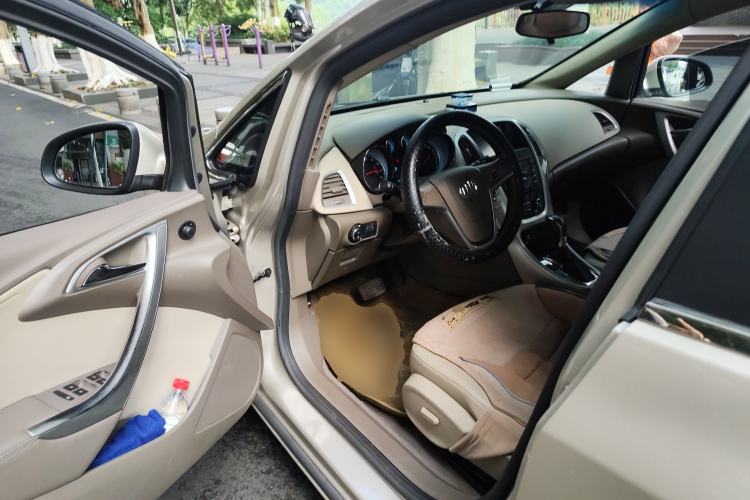 Used Buick GT 2013 GT 1.6L Automatic Fashion Edition Driver Seat