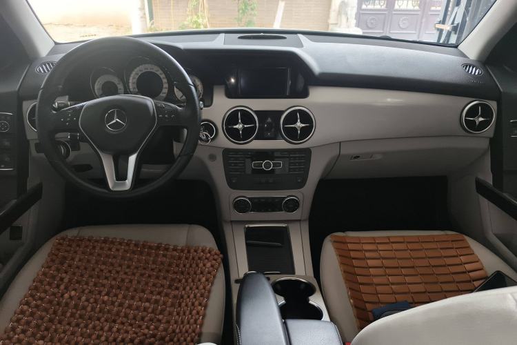 Used Mercedes-Benz GLK-Class 2013 GLK 300 4MATIC Dynamic Sunroof Model Center Console