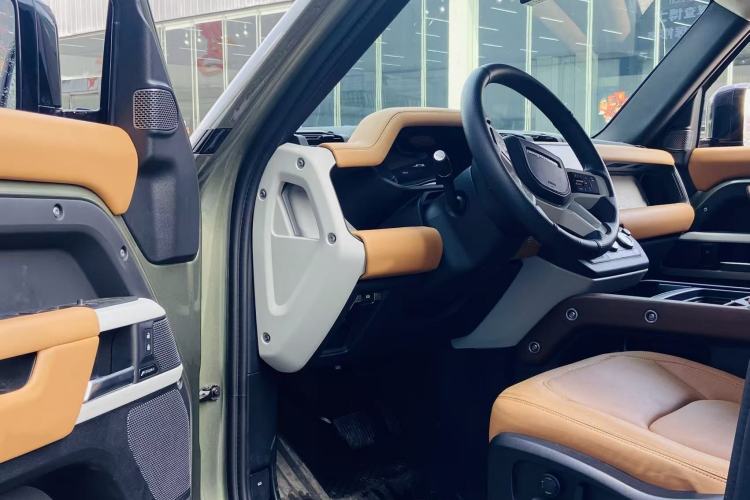 Used Land Rover Defender 2024 110 3.0T P400 Dark Edition Interior 1