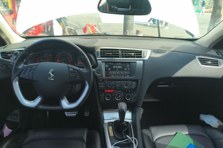 Used DS 6 2014 1.6T Luxury Edition THP200