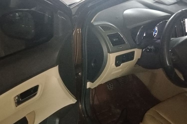 Used Chery E3 2015 1.5L Manual ZhiShang Model Driver Seat