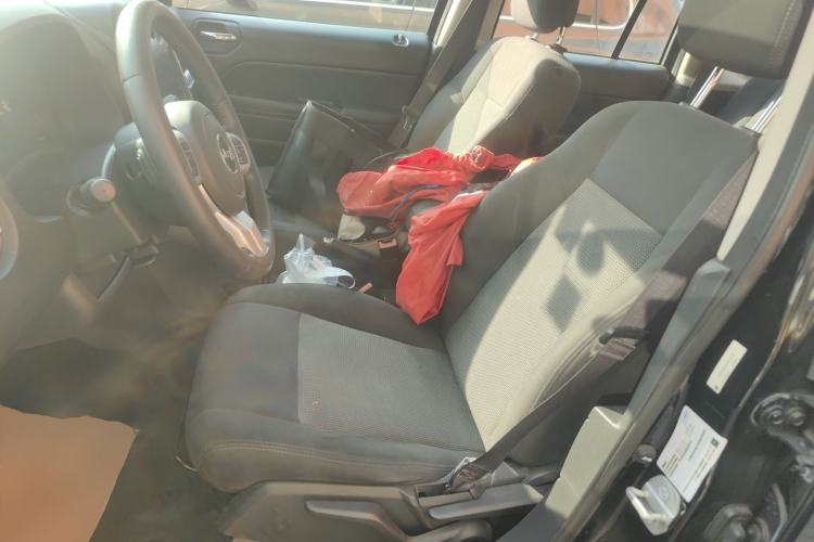 Used Jeep Compass 2015 2.0L two-wheel drive sport version
