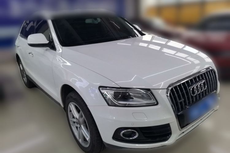 Used Audi Q5 2016 40 TFSI Comfort Model Front Right 45 Deg