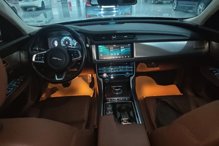 Used Jaguar XFL 2018 XFL 2.0T 250 PS Premium Edition
