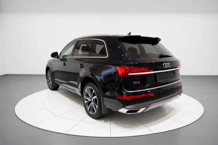Used Audi Q7 2020 55 TFSI quattro S line sports model
