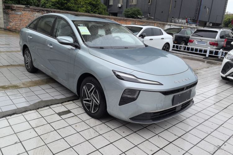 Used Roewe D6 2025 450 km Premium Edition Front Right 45 Deg